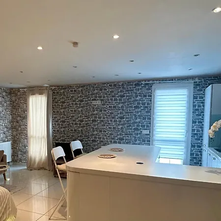 The Stone House Apartment